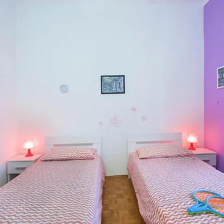 Pula City Center Big Apartment With Private Parking Exterior photo