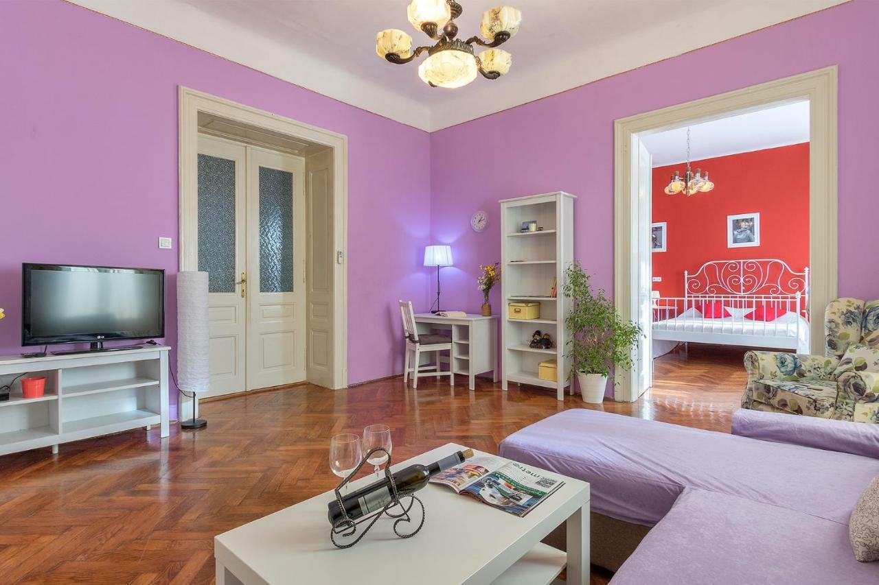 Center Big With Private Parking Apartman