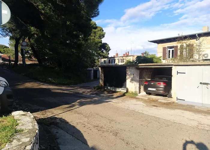 Pula City Center Big Apartment With Private Parking