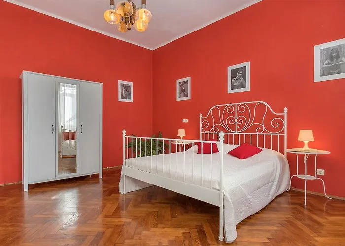 Pula City Center Big Apartment With Private Parking