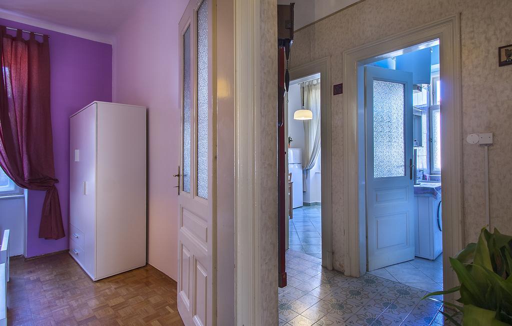 Center Big With Private Parking Apartment *