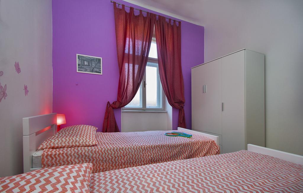 Center Big With Private Parking *