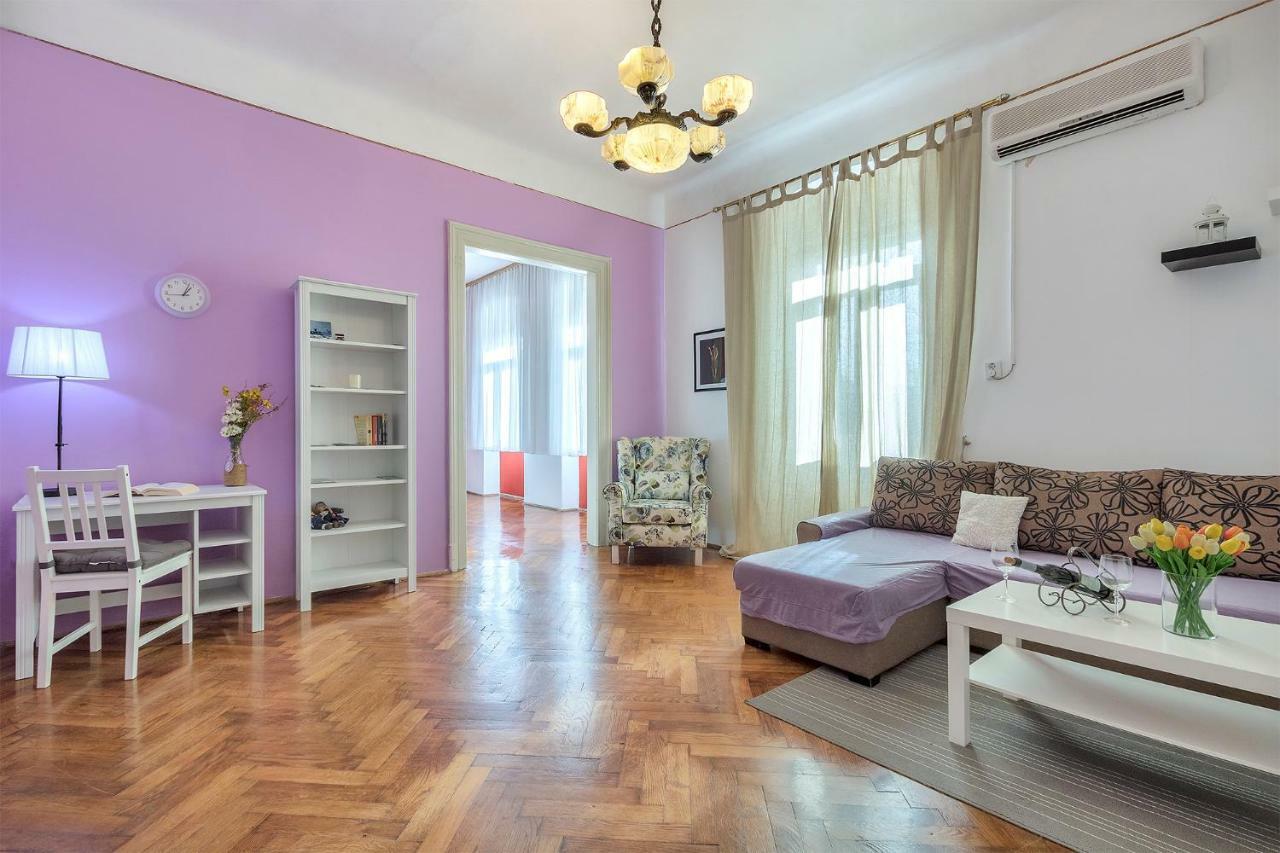 Center Big With Private Parking Apartment *