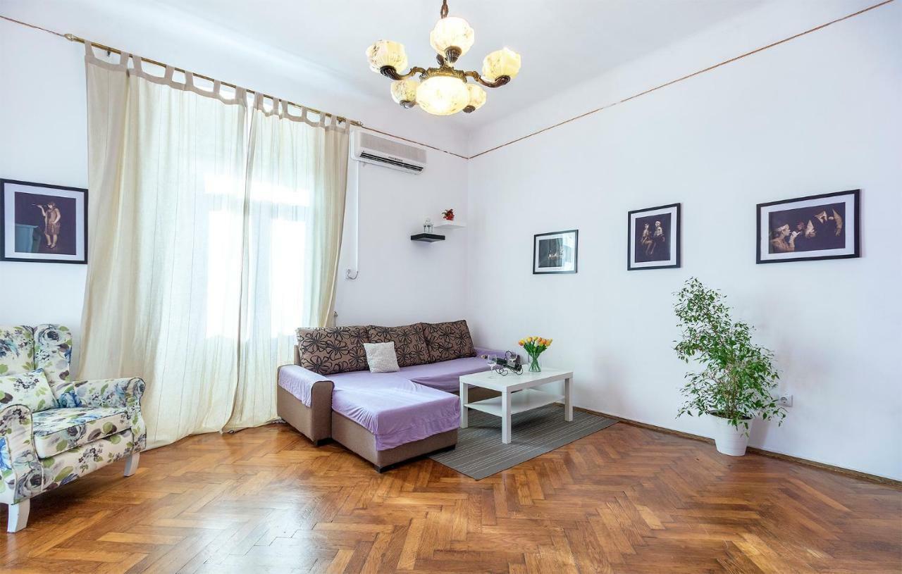 Center Big With Private Parking *