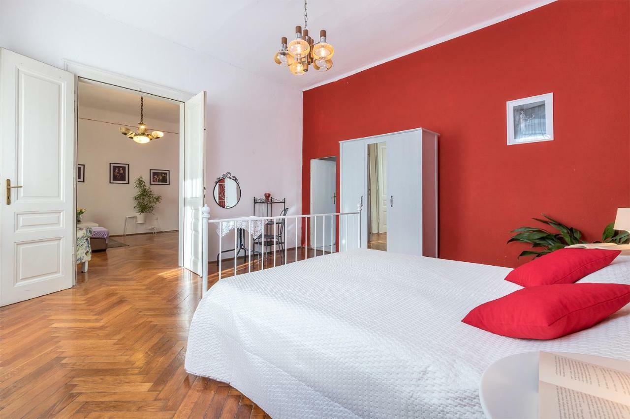 Center Big With Private Parking Pula