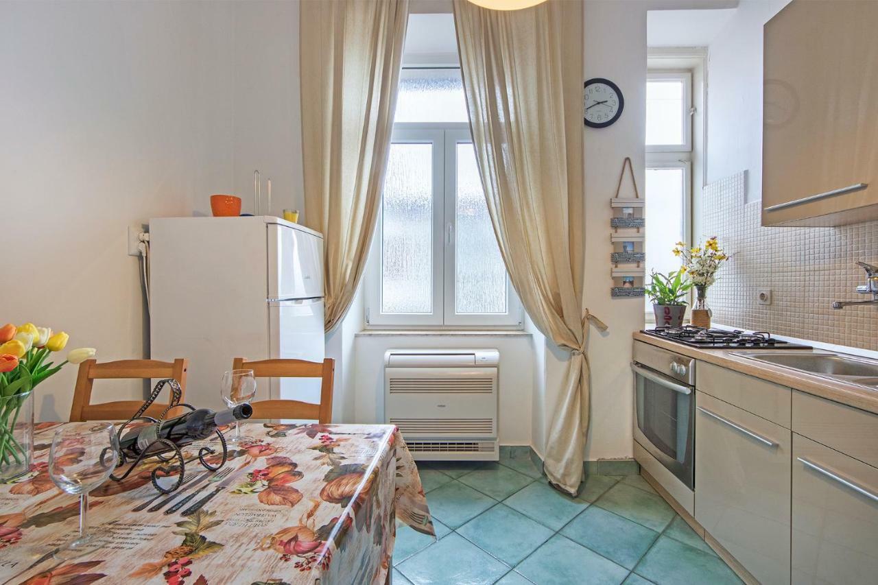 Apartment Center Big With Private Parking *